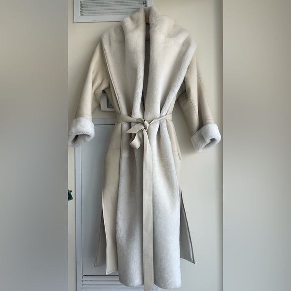 MM reversible shearling coat. - Picture 3 of 15